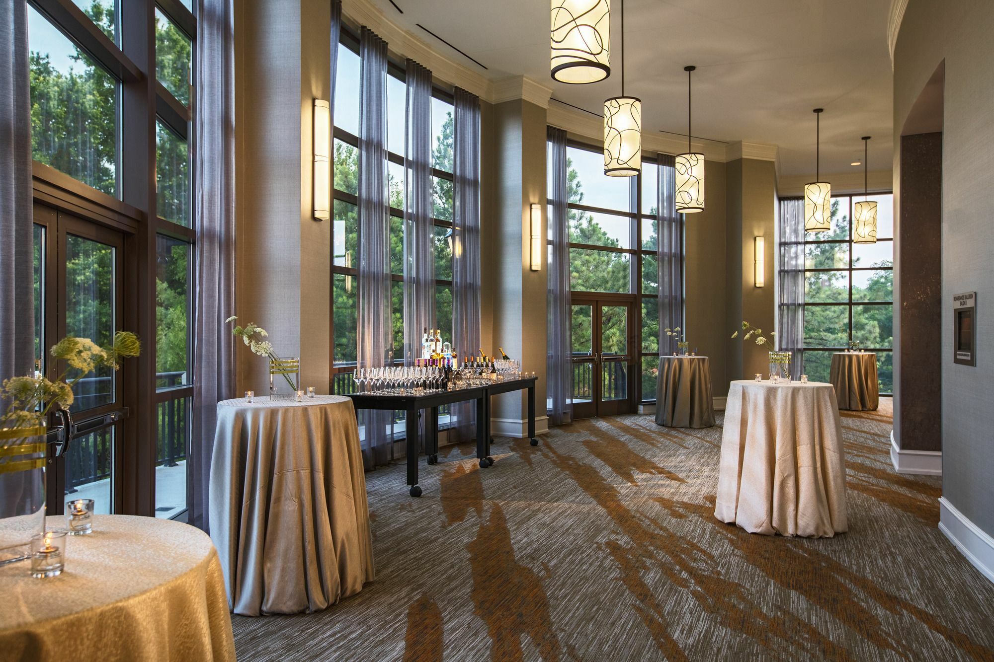 Renaissance Raleigh North Hills Hotel Extérieur photo